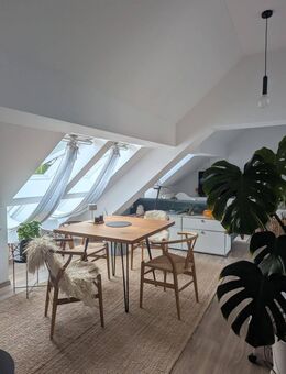 Über den Dächern - 2 Zimmer DG Whg. Nähe Stresemannplatz - Nürnberg