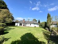 Parkähnliches Grundstück mit wunderschönem Einfamilienhaus inkl. Ausbaureserve in Ahrensburg zu verkaufen - Ahrensburg