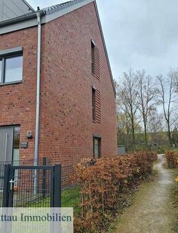 G 24 AUMUND- hoch- und neuwertiges Reihenendhaus mit einem Carport in ruhiger Lage- - Bremen