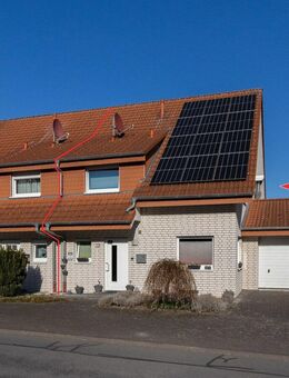 SEHR SCHÖNE, GEPFLEGTE UND GROSSE (ca. 150 m²) DOPPELHAUSHÄLFTE MIT GARAGE UND PV-ANLAGE VON 2023 - Büren