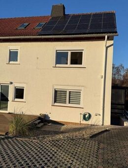 /// Charmantes Zweifamilienhaus in beliebter Lage von Niederkaufungen - modernisiert, gepflegt & vielseitig nutzbar /// - Kaufungen