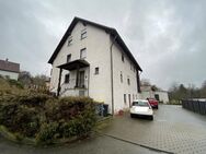 Zwangsversteigerung - Wohnhaus mit drei Wohneinheiten und Nebengebäude - Küps