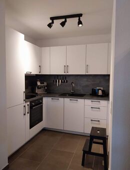 Hochwertige 2-Zimmer Dachgeschosswohnung mit Einbauküche in ruhiger Wohnlage - Bunde