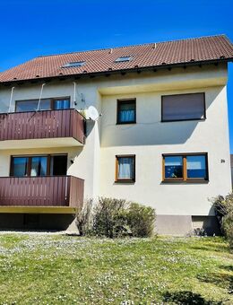 Sofort beziehbare 3 Zimmer-Dachgeschosswohnung mit Privatkeller, Balkon und Garage in beliebter Siedlungslage der Kreisstadt - Haßfurt