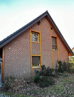 Charmantes Einfamilienhaus mit gepflegtem Garten und Garage in Hennigsdorf - Hennigsdorf