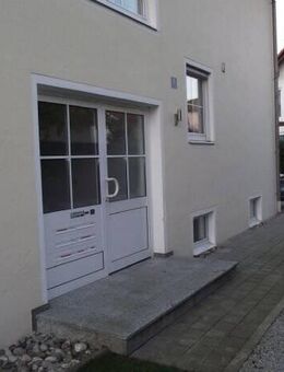 Sehr schöne 3 ZKB Erdgeschosswohnung Großmehring OT Demling in einem 5-Familienhaus mit großem Garten - Großmehring