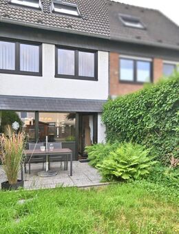 Charmantes Reihenmittelhaus mit 2 Garagen in zentraler Lage von Holzwickede wartet auf frische Ideen - Holzwickede