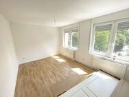 Erstbezug in großzügige 3-Zimmer Wohnung mit Balkon ins Grüne nach Sanierung - Nürnberg