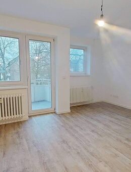 **Frisch für Sie saniert: 3-Zimmer-Wohnung mit BALKON *** - Bielefeld