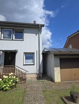 Familienfreundliche Doppelhaushälfte mit Vollkeller und Garage - Berlin