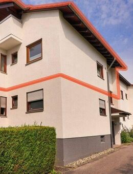 Wohnen fast wie im eigenen Haus! 5 Zimmer, 2 Bäder, 2 Balkone. - Freiberg (Neckar)