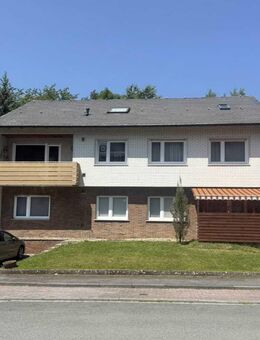 Solides Zweifamilienhaus mit Doppelgarage in Arnsberg - Arnsberg