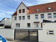 Vielseitig nutzbares Mehrfamilienhaus mit Garagen, Solaranlage und großem Grundstück im Stadtteil Alt Olvenstedt - Magdeburg