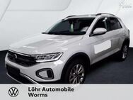 VW T-Roc, 1.5 TSI Life, Jahr 2023 - Worms