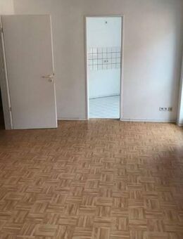preiswerte 1 Zimmer-Wohnung mit Du.Bad u. Keller am Lutherplatz - Weißenfels