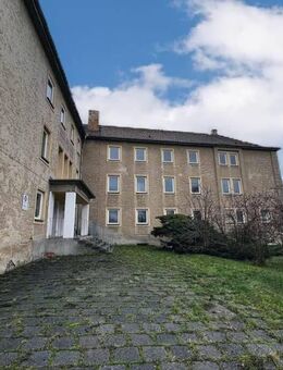 Sangerhausen: Mehrfamilienhaus zum Sanieren, mit Entwurfs-Konzept für Wohnen - Sangerhausen