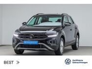 VW T-Roc, 1.0 TSI LIFE DIGITAL 16ZOLL, Jahr 2023 - Mühlheim (Main)