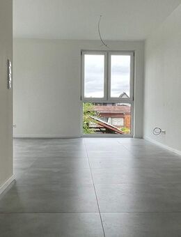 Stilvolle Eigentumswohnung 3-Zimmer-Wohnung mit Balkon, Stellplätzen und Gartenanteil - Schönenberg-Kübelberg