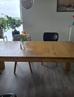 Tisch und Stühle - Elmshorn