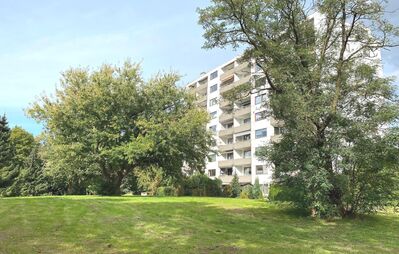 3-Zimmer-ETW in sonniger Park-und Citylage von HH-Schenefeld, Balkon, Fahrstuhl, Weitblick, Kfz-Einstellplatz. Frei und geräumt.