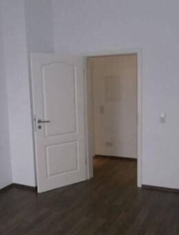 Helle und frisch renovierte 3-Zimmerwohnung im 4.OG eines Altbaus um 1890 zu vermieten - Offenbach (Main)