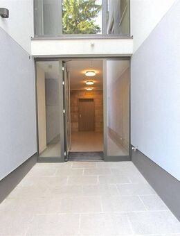 Schicke 3 Zi -Stadtwohnung mit Balkon, Aufzug und TG-Stellplatz optional. - Bad Kissingen