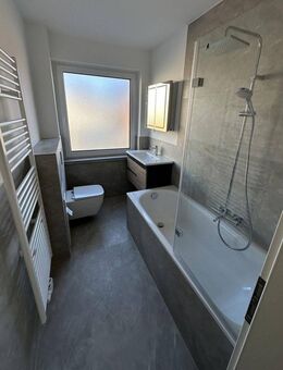 Erstbezug nach Kernsanierung 3-Zimmer-Wohnung mit Balkon, Einbauküche - Wilhelmshaven