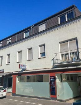 Mehrfamilienhaus + Bungalow in zentraler Lage mit Garagen + Stellplätzen und Entwicklungspotential - Köln