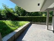 Hochwertige 2 Zimmer Wohnung EG große Terrasse/Garten möglich *Wannen-/ Duschbad mit Fenster* Abstellraum *EBK *elekt. Rolläden *Keller *Aufzug - Berlin