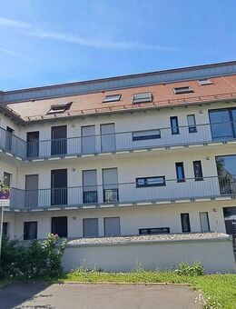 Großzügige 2-Zimmer-Dachgeschosswohnung mit Balkon und EBK in 97076 Würzburg, Lengfeld - Würzburg