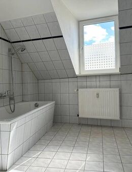 Nähe Platz der Freiheit, Bahnhof * Maisonette-Dachgeschoss-Altbauwohnung * EBK, Tageslichtbad - Schwerin