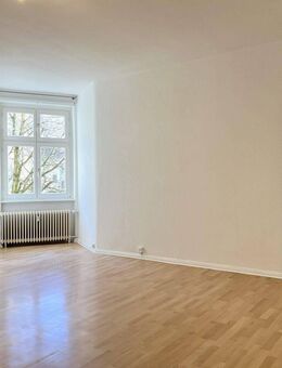 Helle 1,5 -Zimmer Altbauwohnung mit separater Küche und modernes Bad in ruhiger, zentraler Lage - Berlin