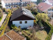 Einfamilienhaus mit vermieteter Einliegerwohnung, PV-Anlage, 2x Garagen und großem Garten - Sachsenheim