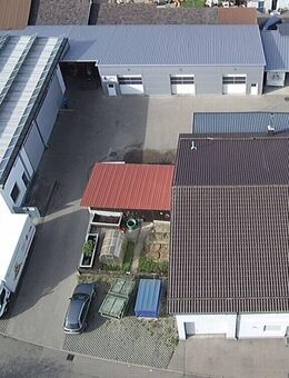 Großzügiges Anwesen bebaut mit einem 5 Parteien-Haus, Garagen und Lagerhallen unweit der A7 in Ebnat - Aalen
