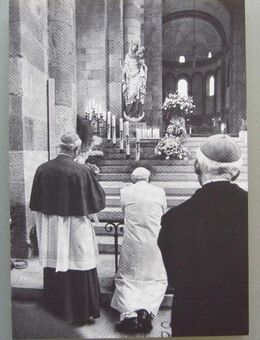 Weihegebet zu Marienstatue im Speyerer Dom mit Papst-Bild - Münster