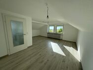 Neu!!! Renovierte 1 Zimmer DG Wohnung mit EBK in Kalchreuth - Kalchreuth