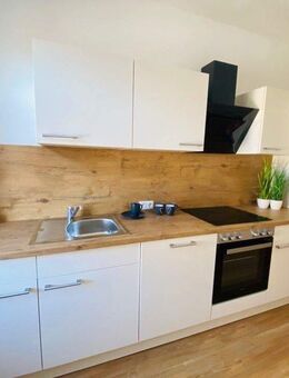 In Renovierung I Moderne Einbauküche | Tageslichtbad mit Wanne - Dresden