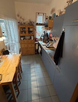 2 Raum Wohnung mit Balkon / Einbauküche / Parkett / Eckwanne in der Fritz-Büchner-Straße - Erfurt