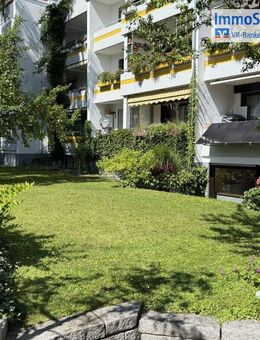 Großzügige 4-Zimmer-Wohnung mit Schwimmbadanteil, 2 Garagen und Zugang zum Gemeinschaftsgarten - Nürnberg