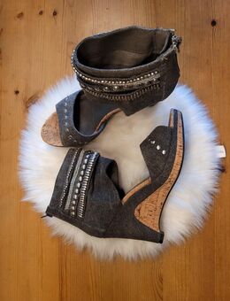 Damen Sandale mit Perlenbesatz, Jeansoptik, Gr. 38, Graceland - Essen