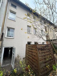 Teilsaniertes 2-3 Fam.-Haus