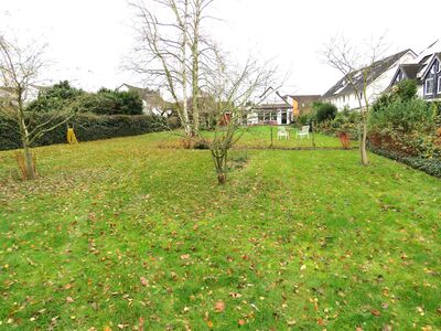 Einfamilienhaus mit großem Grundstück in Langenfeld-Berghausen