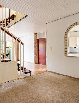 Wohlfühlhaus mit überdachter Terrasse, ausgebautem Spitzboden und Garage in Kirchweyhe - Weyhe
