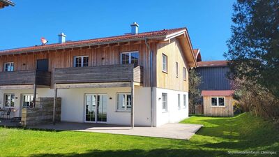 Familiendomiziel, DHH, 3 Km zum Chiemseestrand! Erstbezug, drei Bäder, sofort beziehbar!