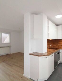 Sofort bezugsfrei: Sehr wertige 2,5 Zimmer-Wohnung mit hoher Privatsphäre durch Dachterrasse! - Ismaning