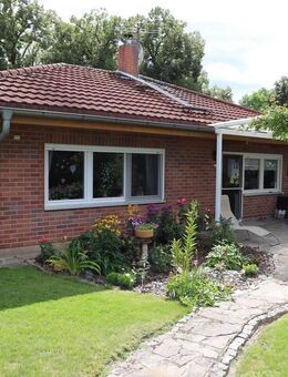 ALTERSGERECHT - Gepflegter Bungalow mit Sommerhaus und Carport - Melchow