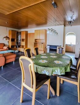 Charmantes Reihenmittelhaus mit großer Doppelgarage und viel Platz für Ihre Hobbys. - Brackenheim