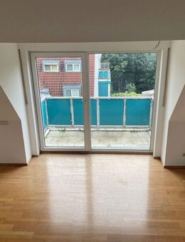 2,5-Zimmer-Galeriewohnung mit Balkon, Einbauküche und Tiefgaragenstellplatz. - Nürnberg