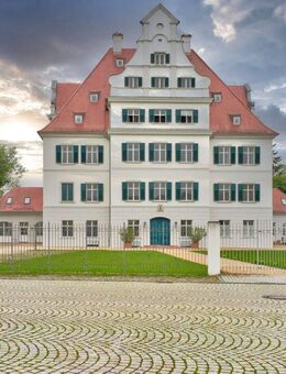 Wohnen im Schloss, stilvolle 1 Zimmerwohnung in Denkmalgeschütztem Anwesen - Krumbach (Schwaben)
