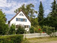 Großzügiges Einfamilienhaus mit individuellem Charme in idyllischer, zentraler Lage - Gröbenzell